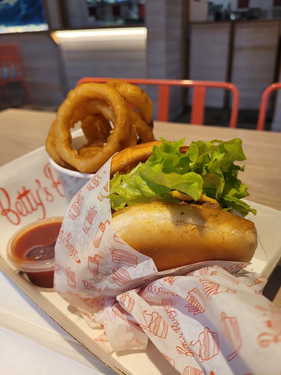 Betty's Classic Vegan Burger and Onions Rings, Betty's Burgers