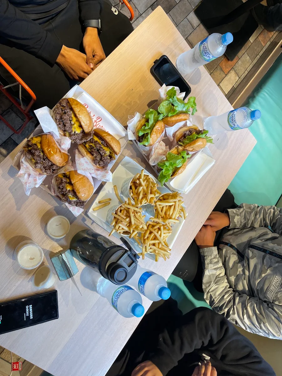 Highlights, Betty's Burgers