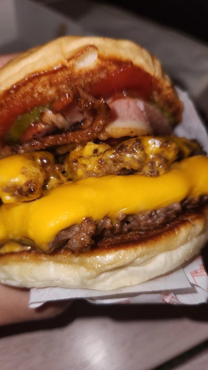Three Cheese Burger, Betty's Burgers