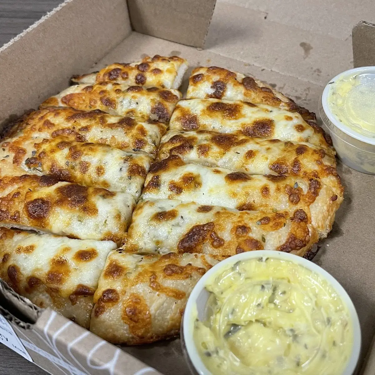 8 Cheese Sticks with Marinara Sauce