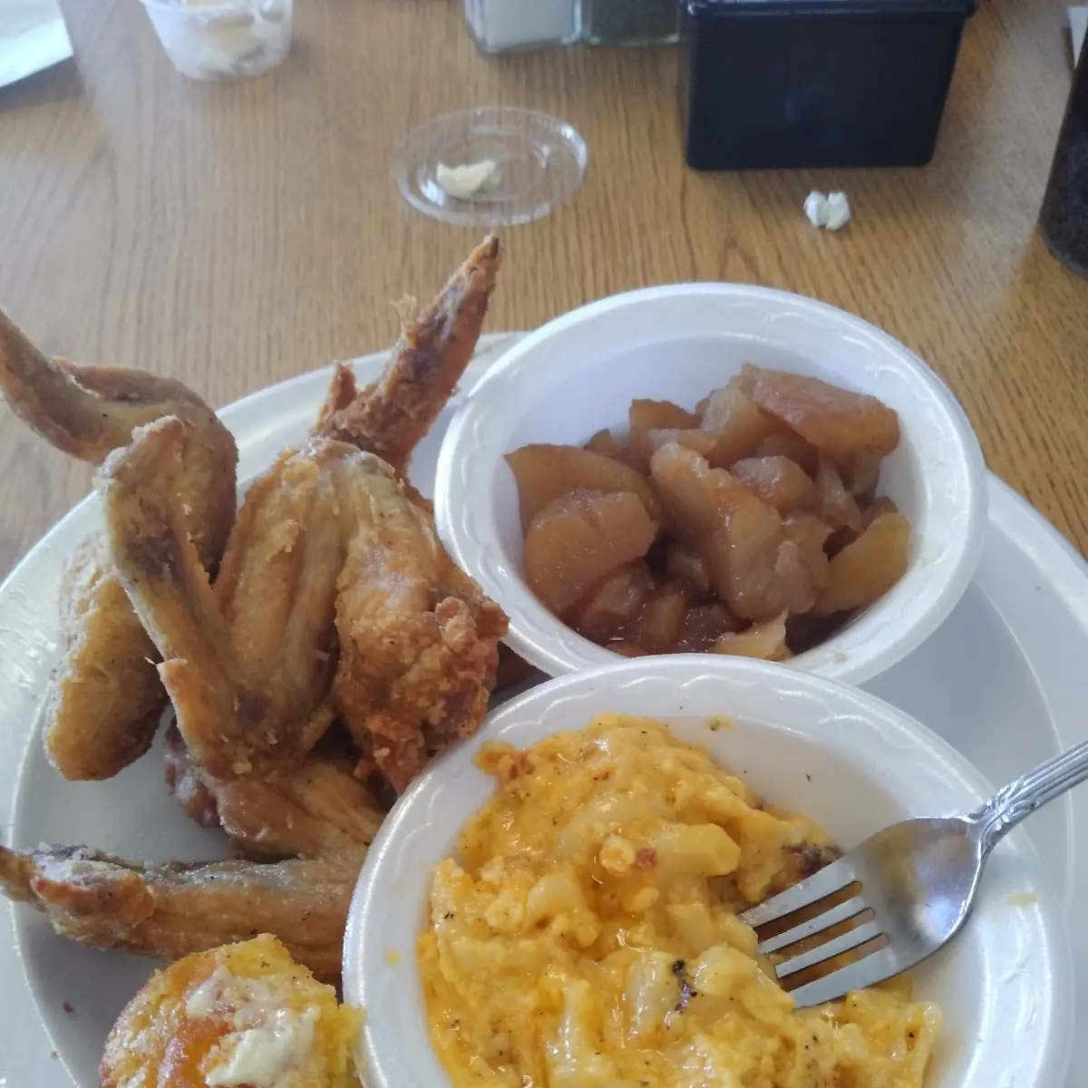 Chicken Wings with Mac and Cheese with Fried Apples
