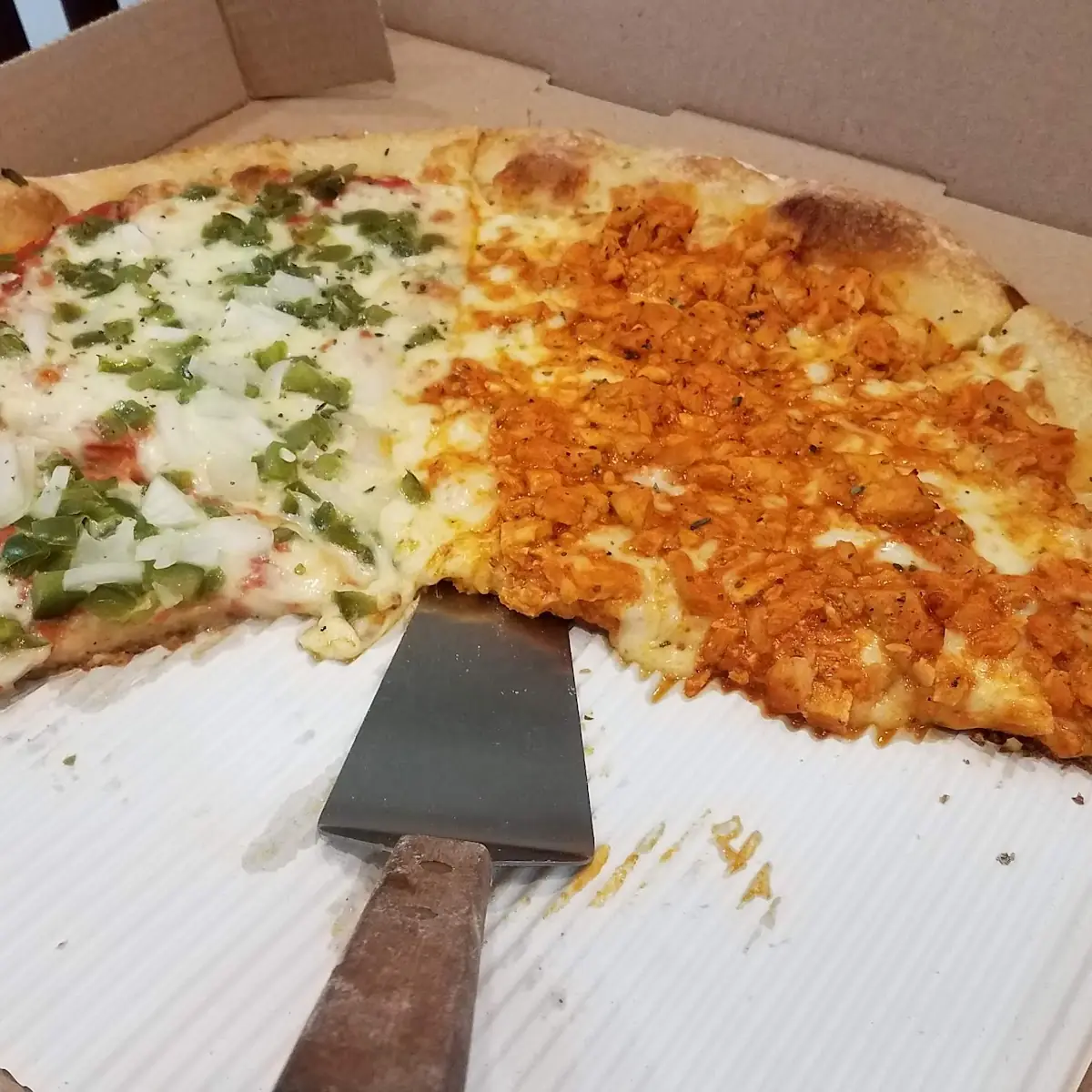 Chicken & Broccoli Pizza White