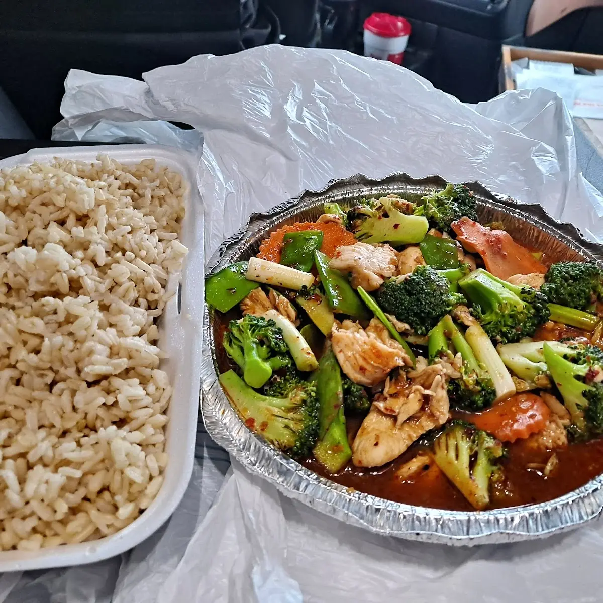 Garlic Chicken and Steam Brown Rice