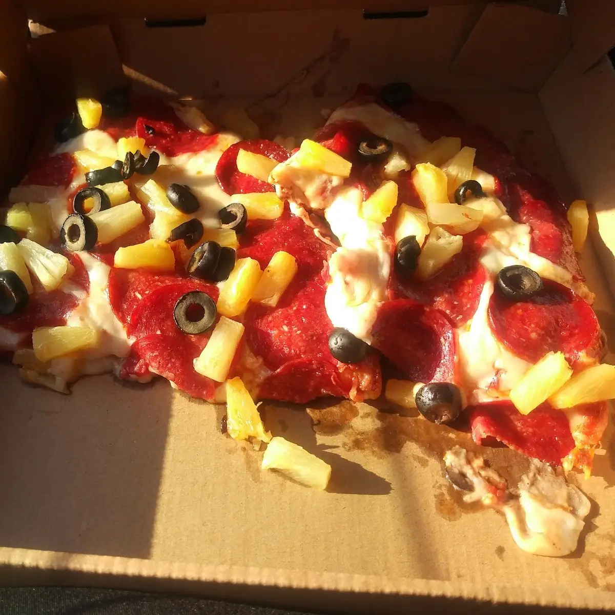 Pepperoni Pineapple Black Olive Standard Slice