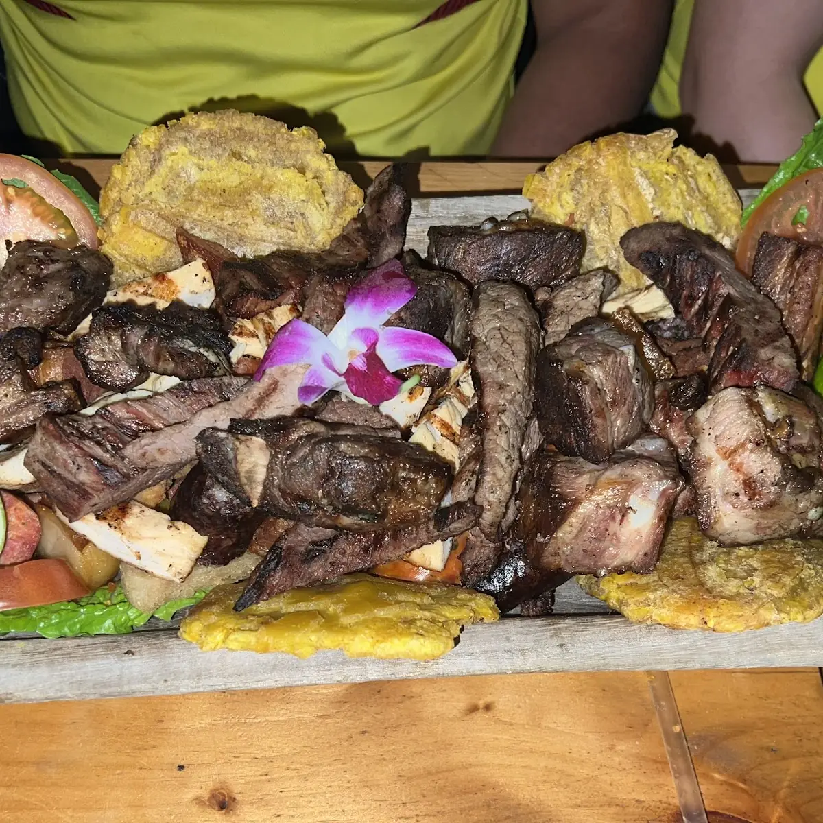 Picada Pequeña Y Punta De Anca