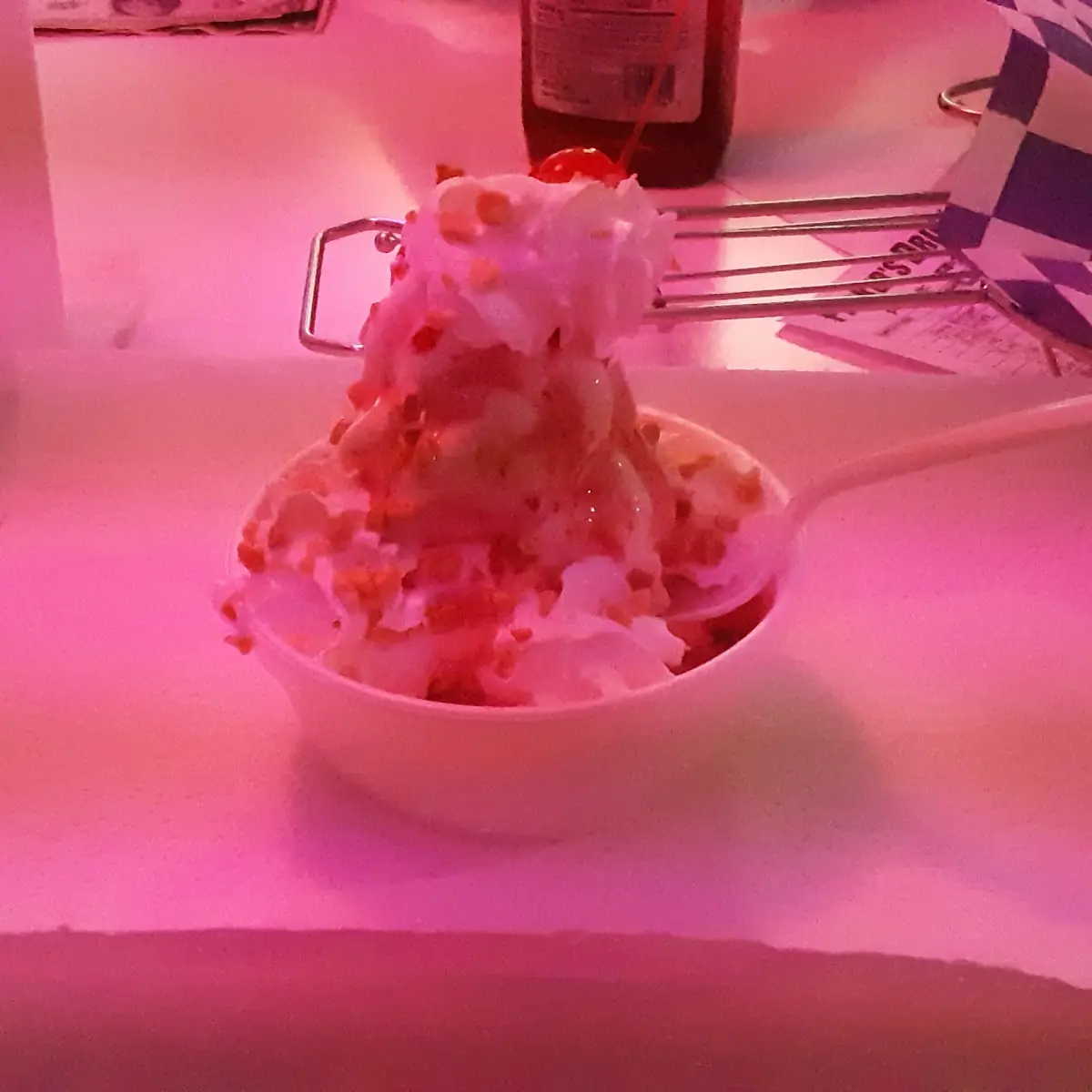 Small Strawberry Sundae