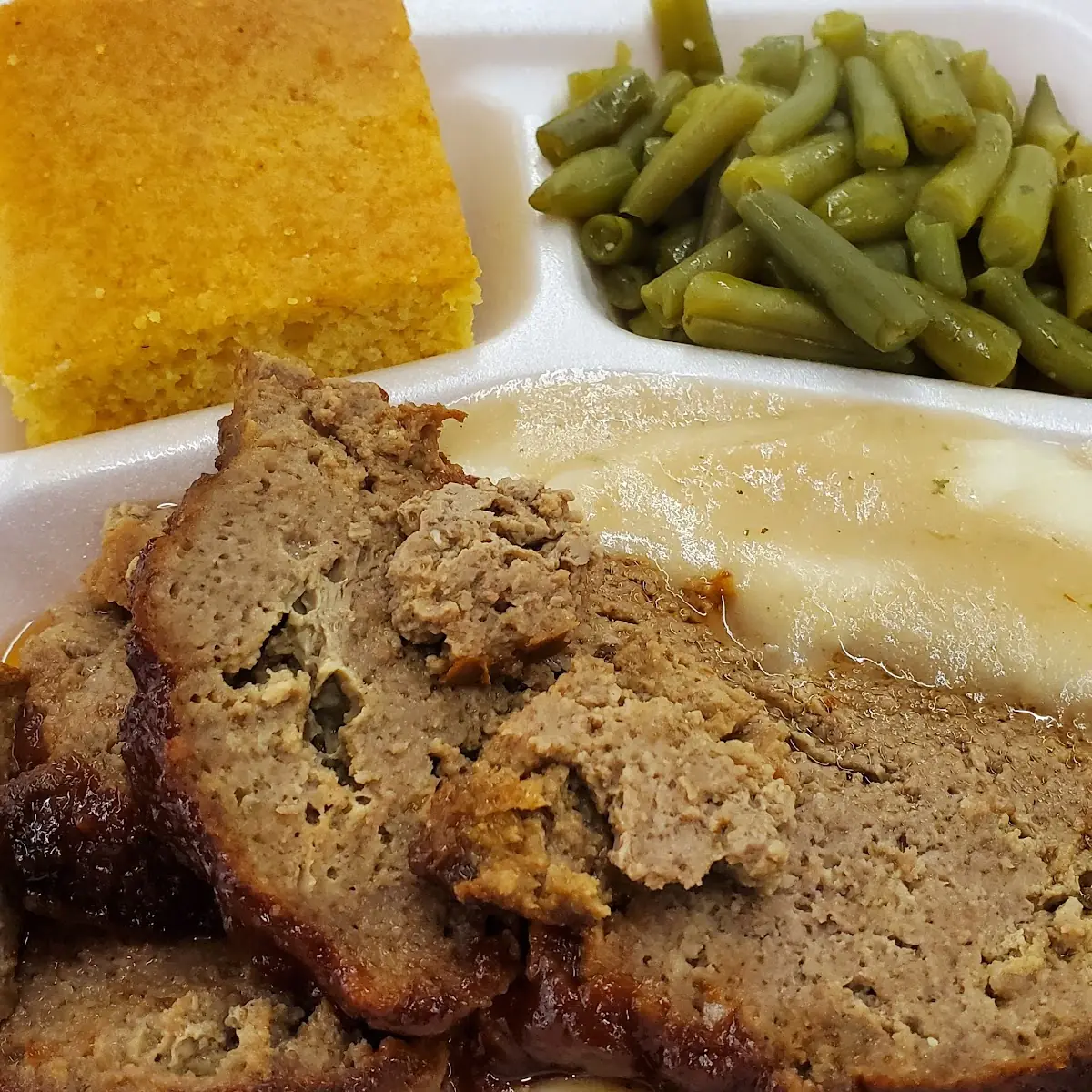 Meatloaf with Mashed Potatoes and Green Beans