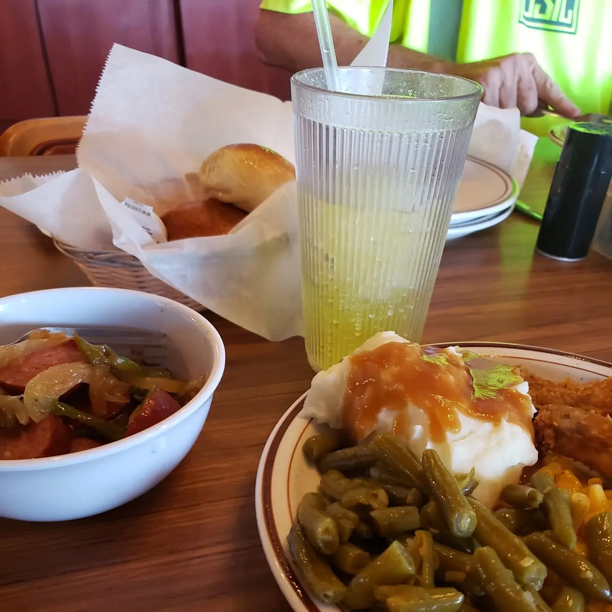 Mash Potatoe Green Beans Corn Chicken