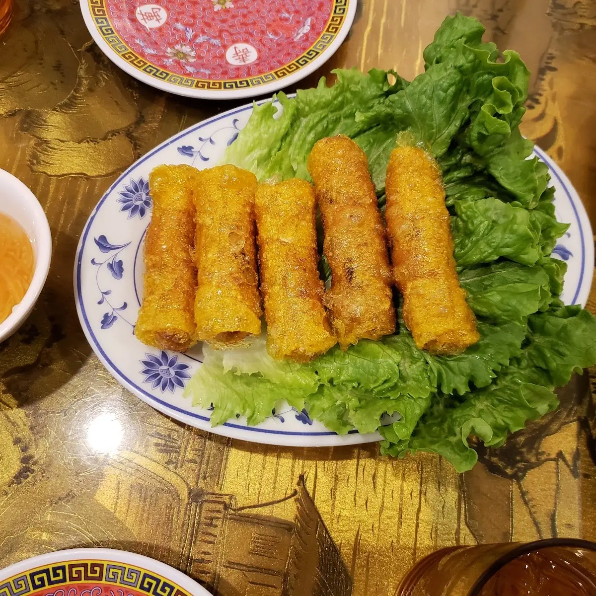 Fried Spring Rolls with Lettuce