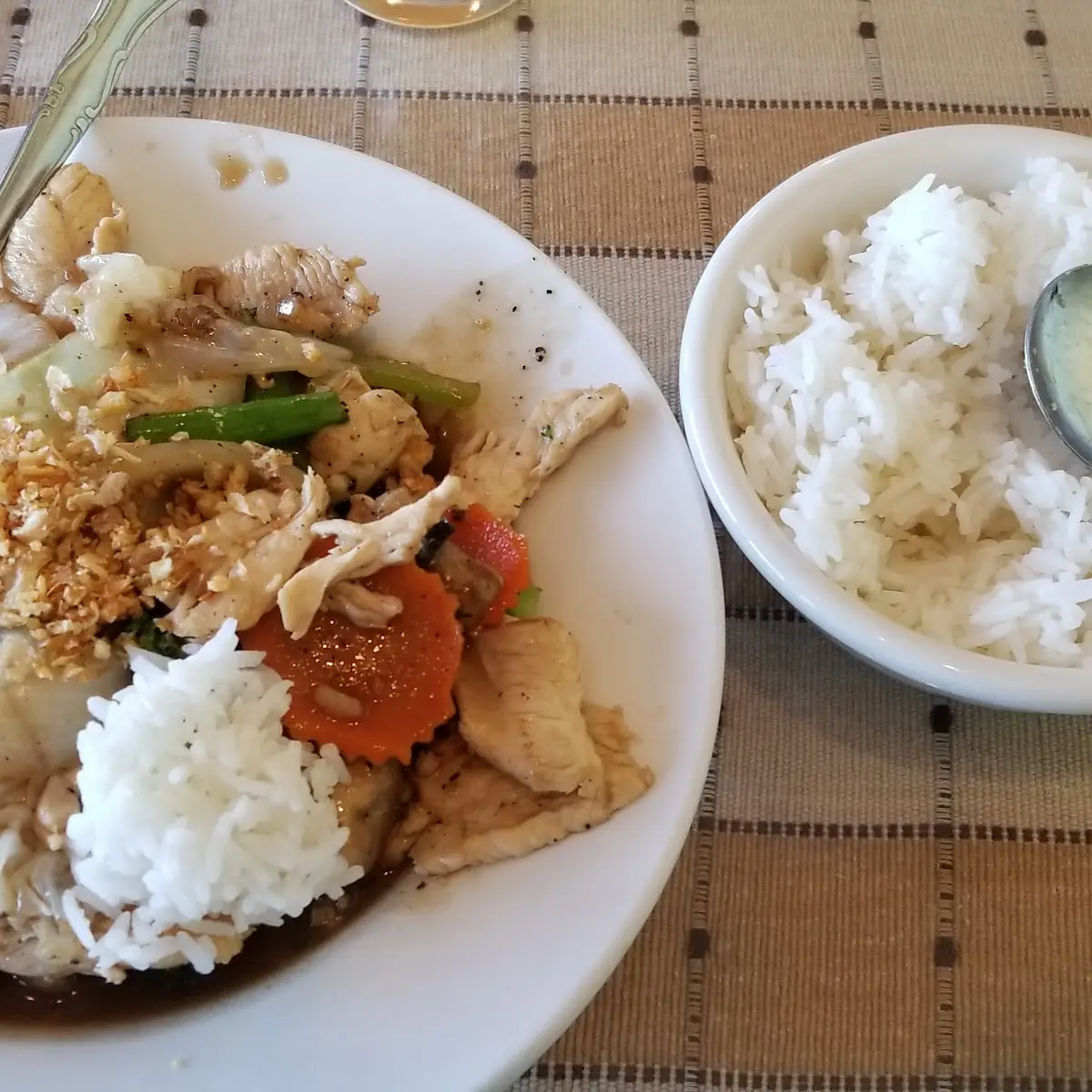 Pad Garlic Chicken