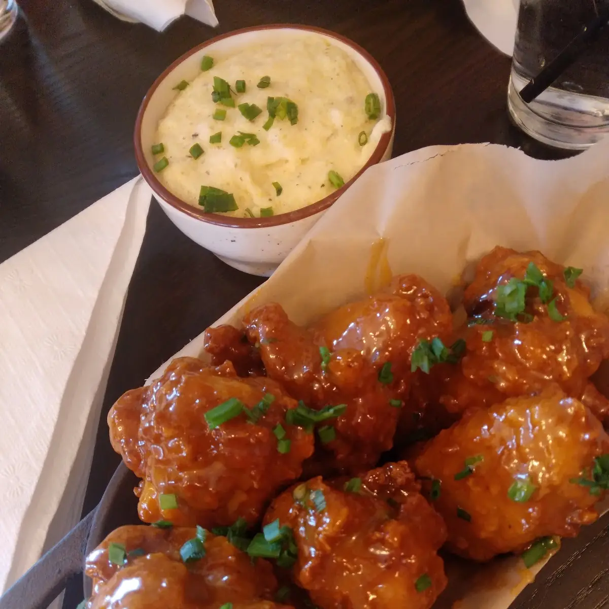 Gigantic Honey Sriracha Wings