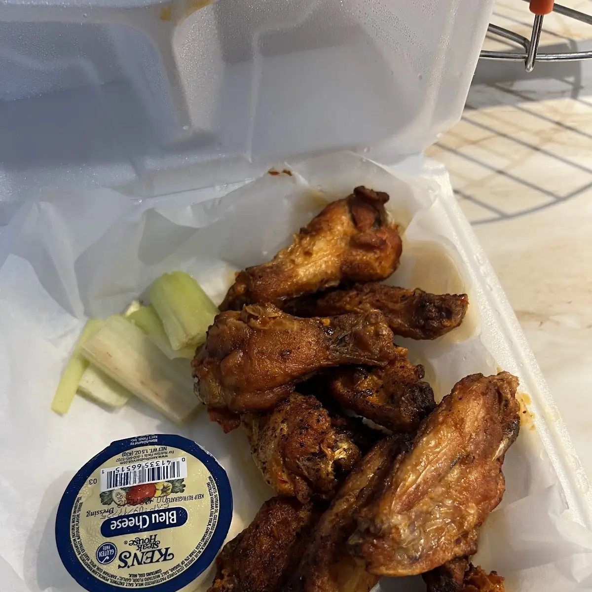 Lrg pizza N 10 wings