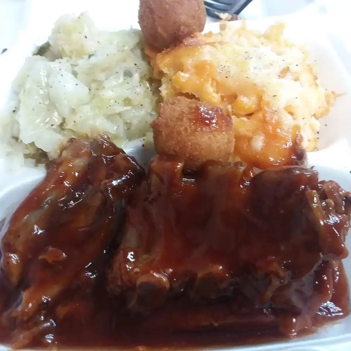 Ribs with Cabbage and Mac N Cheese