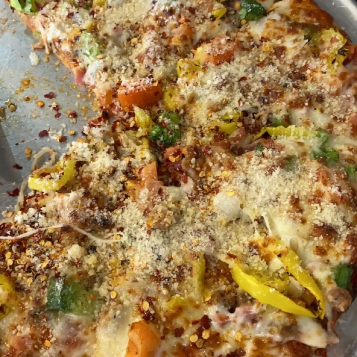 Medium Deluxe Pizza