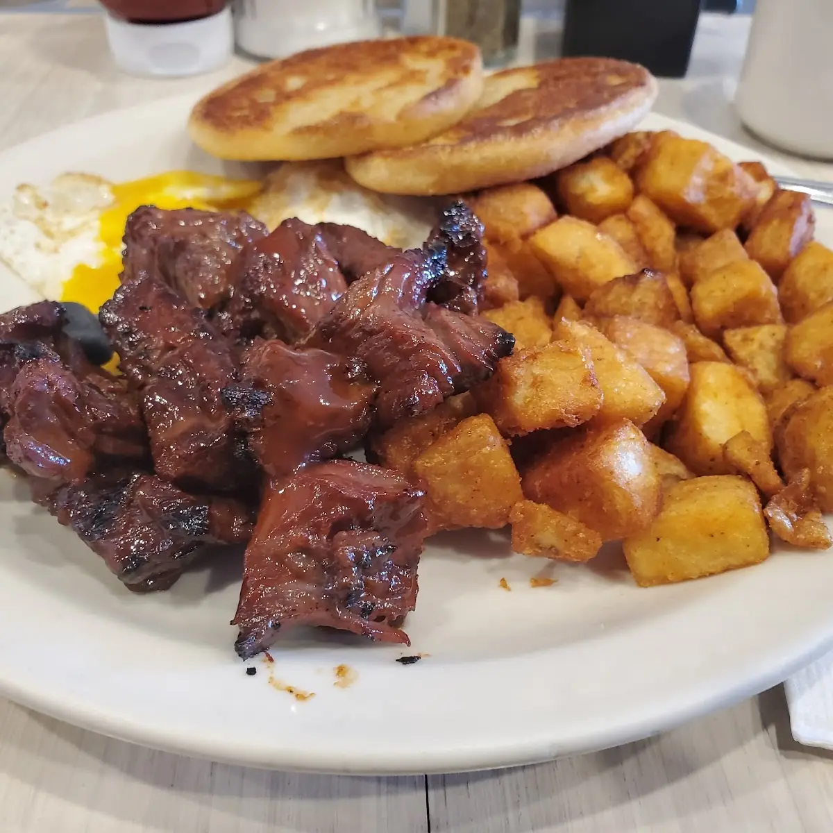 Steak Tips & Eggs Benedict