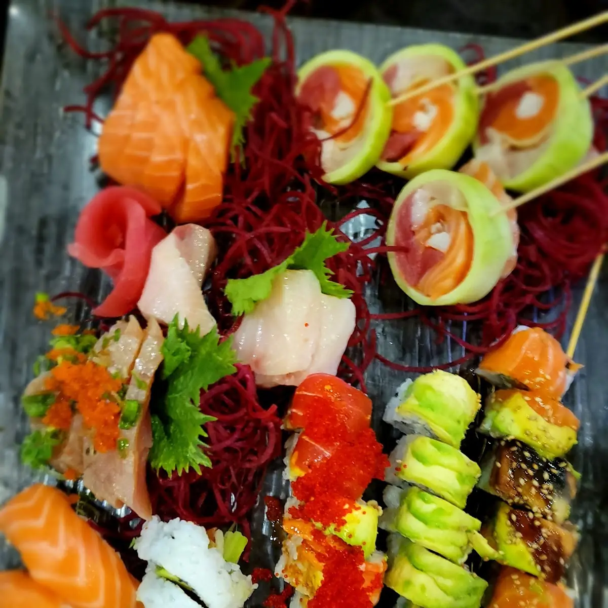 Medium Sashimi Combo Rainbow Roll Rock'n Roll