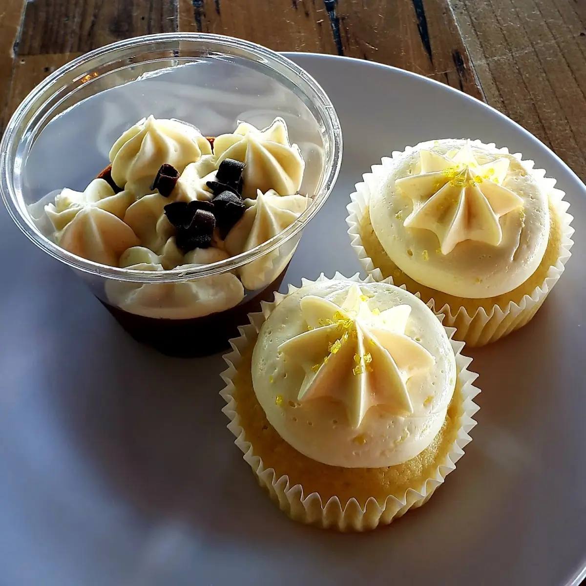 Chocolate Mousse and Lemon Curd Cupcakes