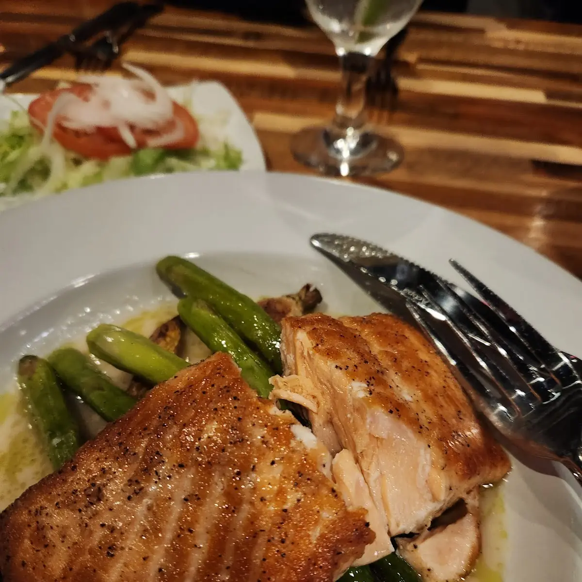 Pan Seared Salmon with Asparagus