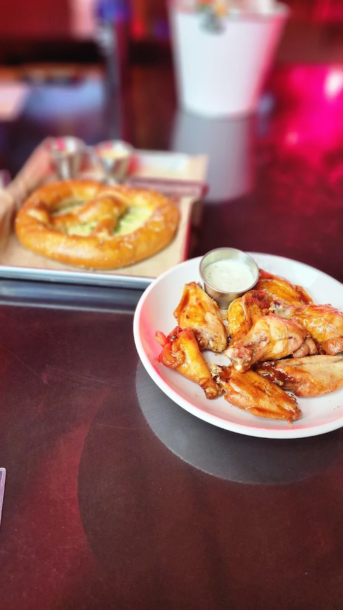Chicken Wings & Soft Pretzel