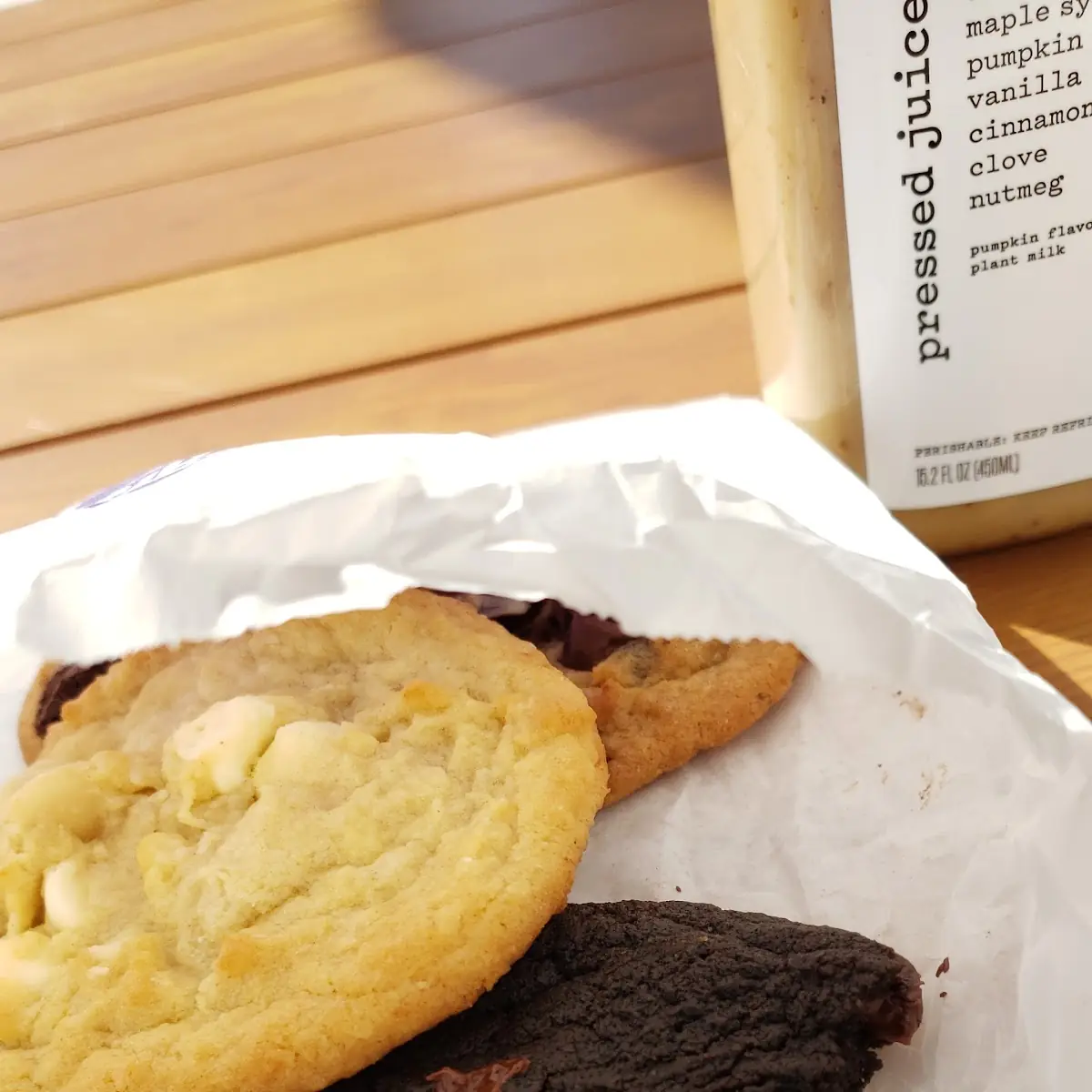 Double Chocolate Mint Cookie & White Chocolate Macadamia Cookie
