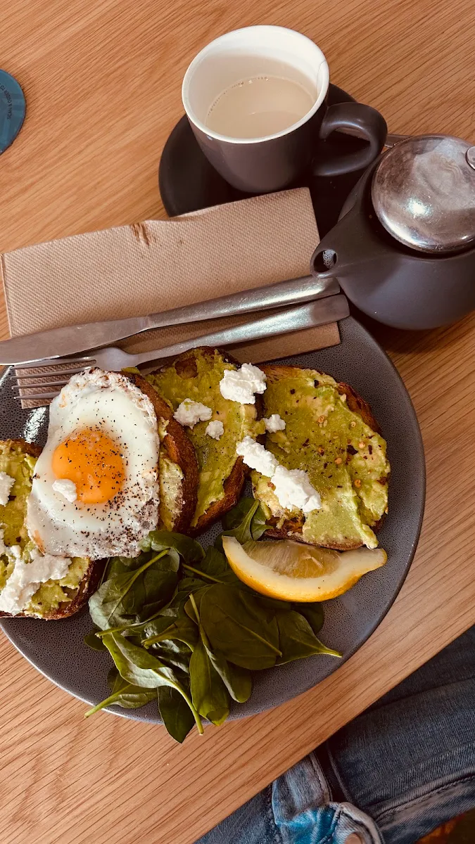 Avo Smashed Avocado Toast, Scale & Bloom Cafe - New Lambton