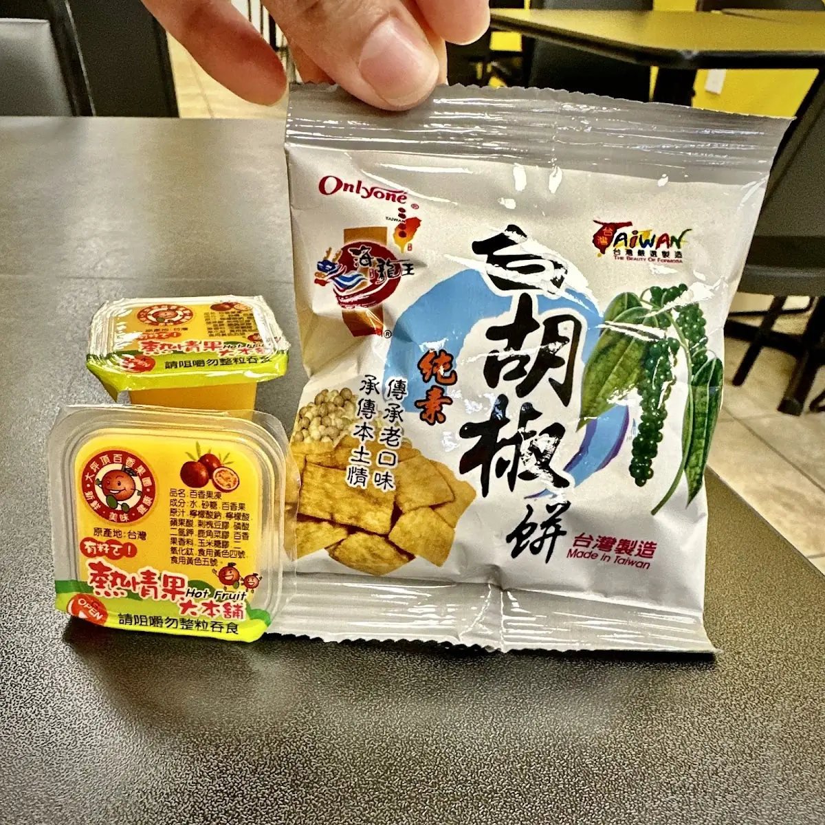 Passion Fruit Jelly & White Pepper Crackers