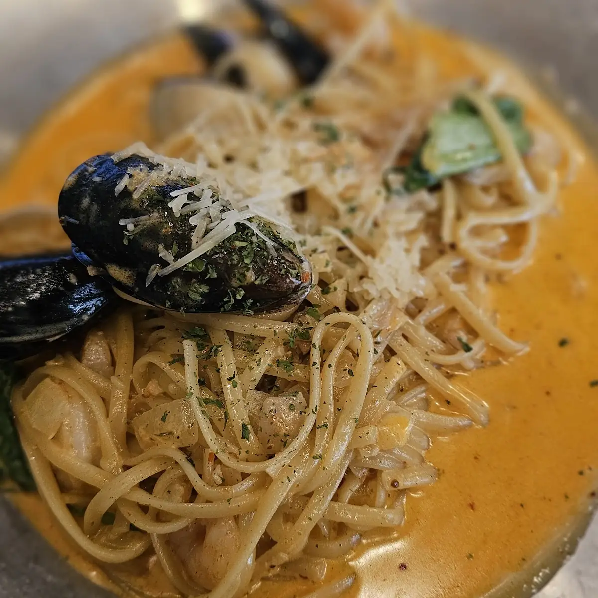 Spicy Seafood Linguine with Mussels