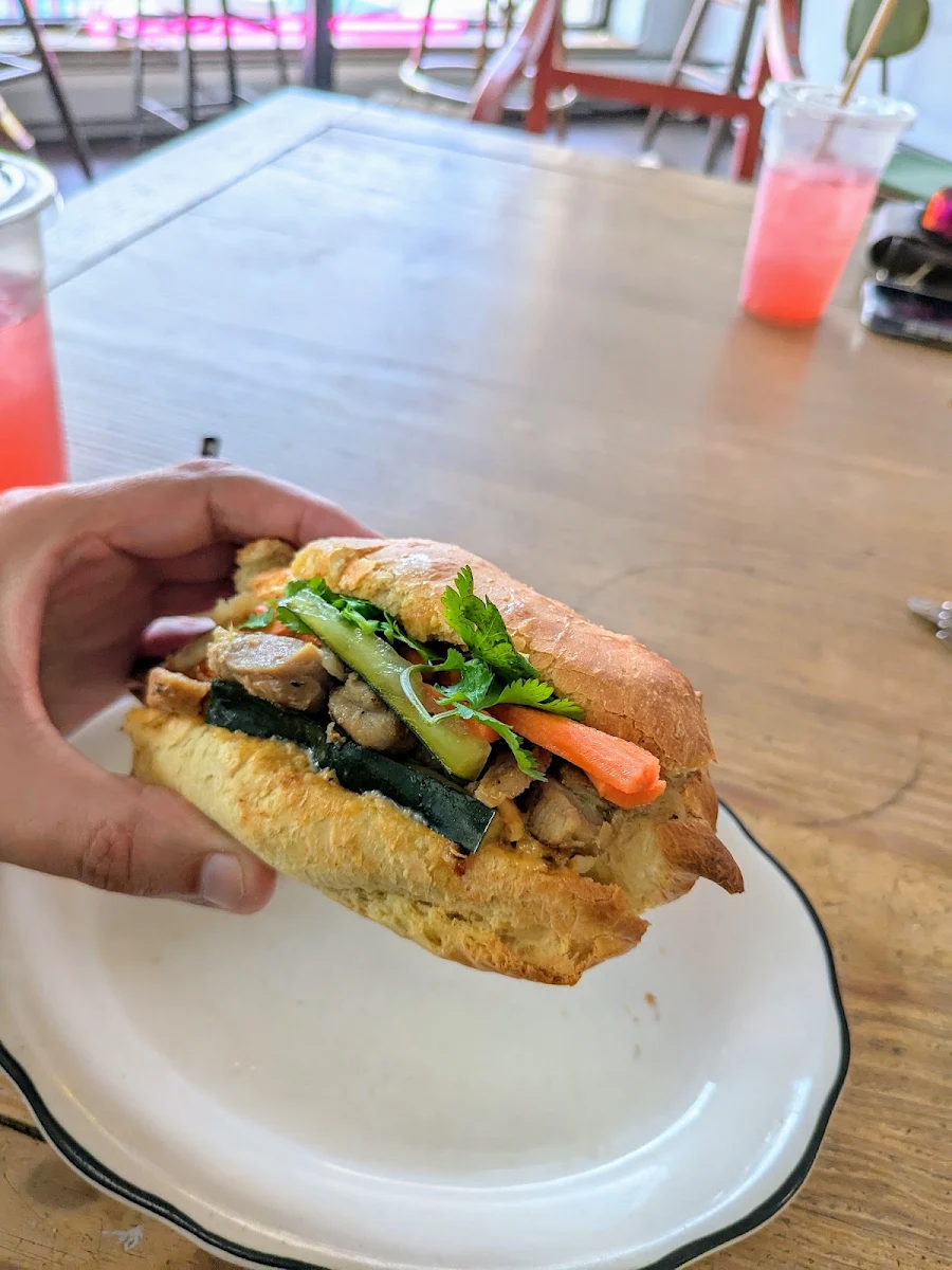 Lemongrass Chicken Báhn MI