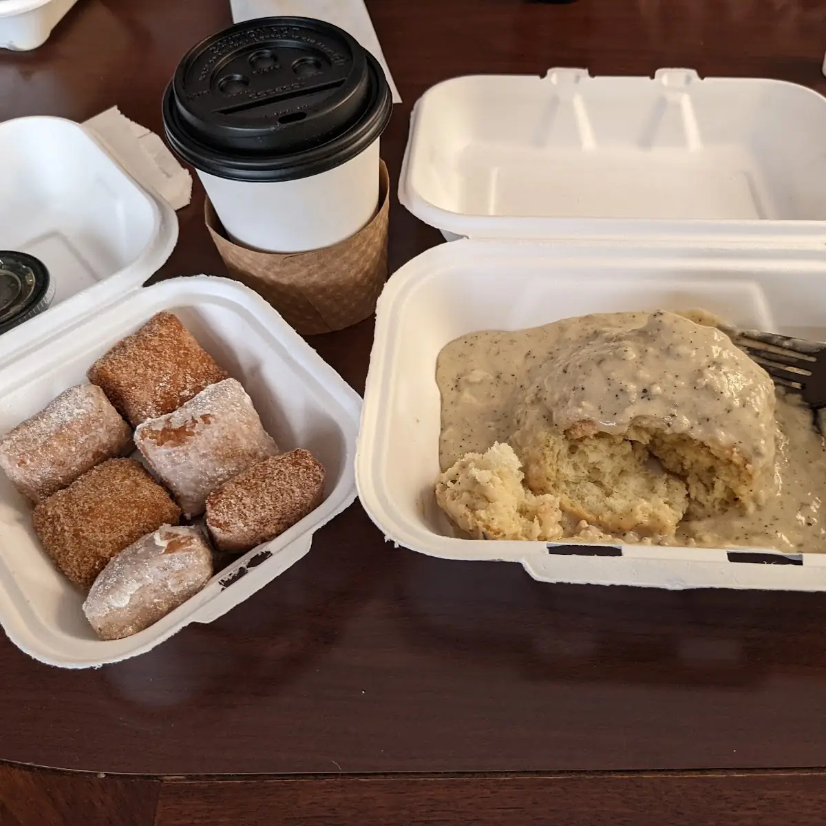 Biscuit w Sausage Gravy