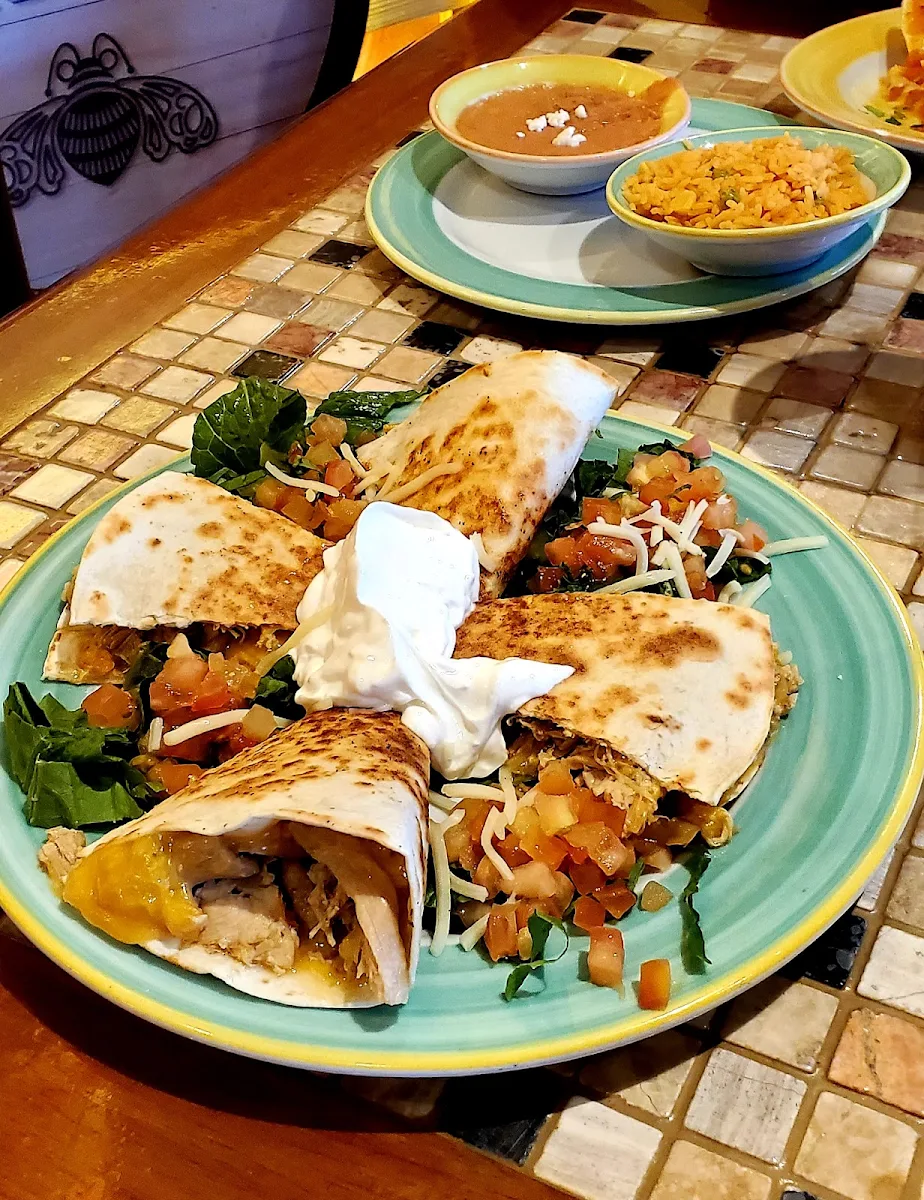 Quesadilla Rellena Pollo