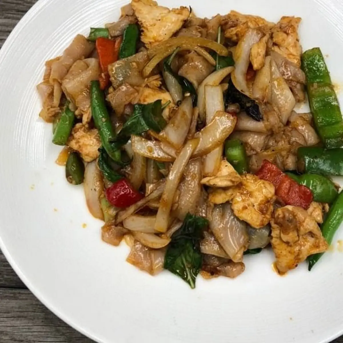 Drunken Noodles w Chicken Pad Kee Mao