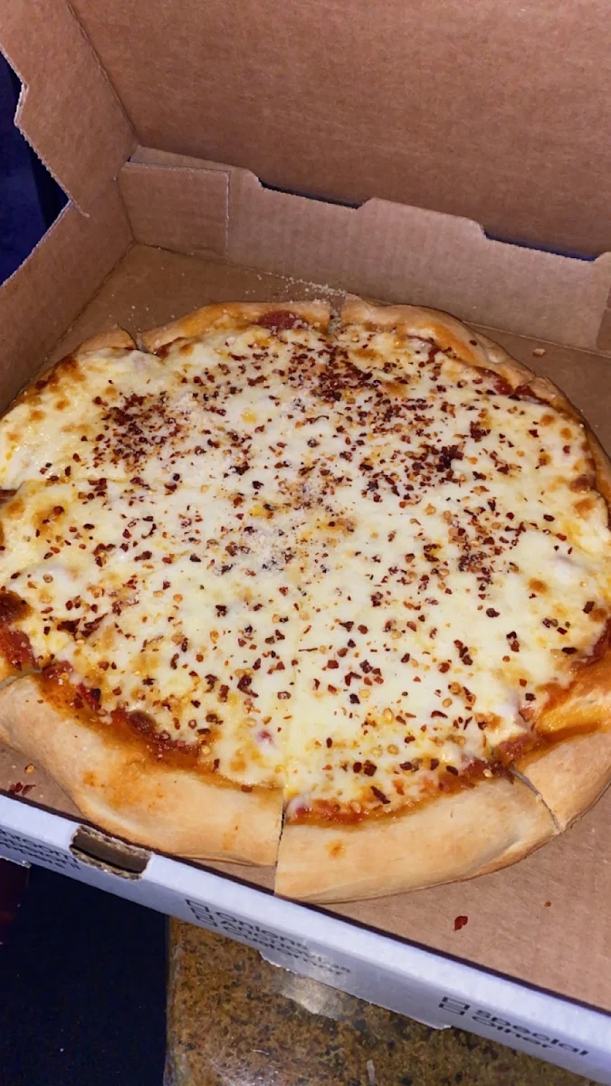 End Zone's Killer 5 Cheese Pizza