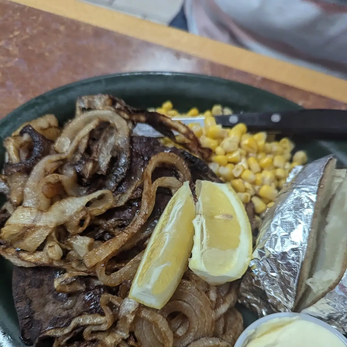 Hígado Encebollado Con Vegetales