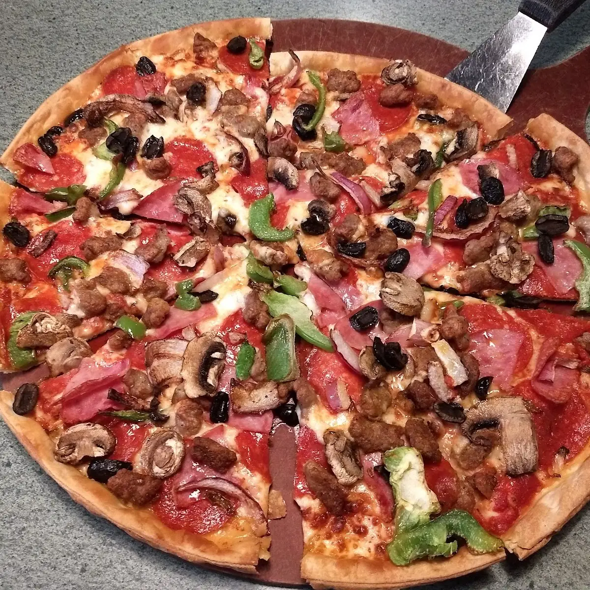 Super Supreme Pizza Thin Crust Pizza Garlic Butter