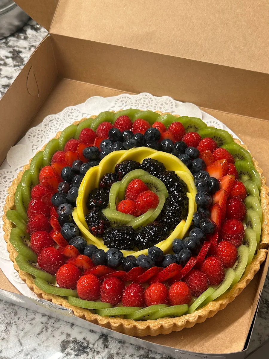 Fresh Fruit Tart with Berries