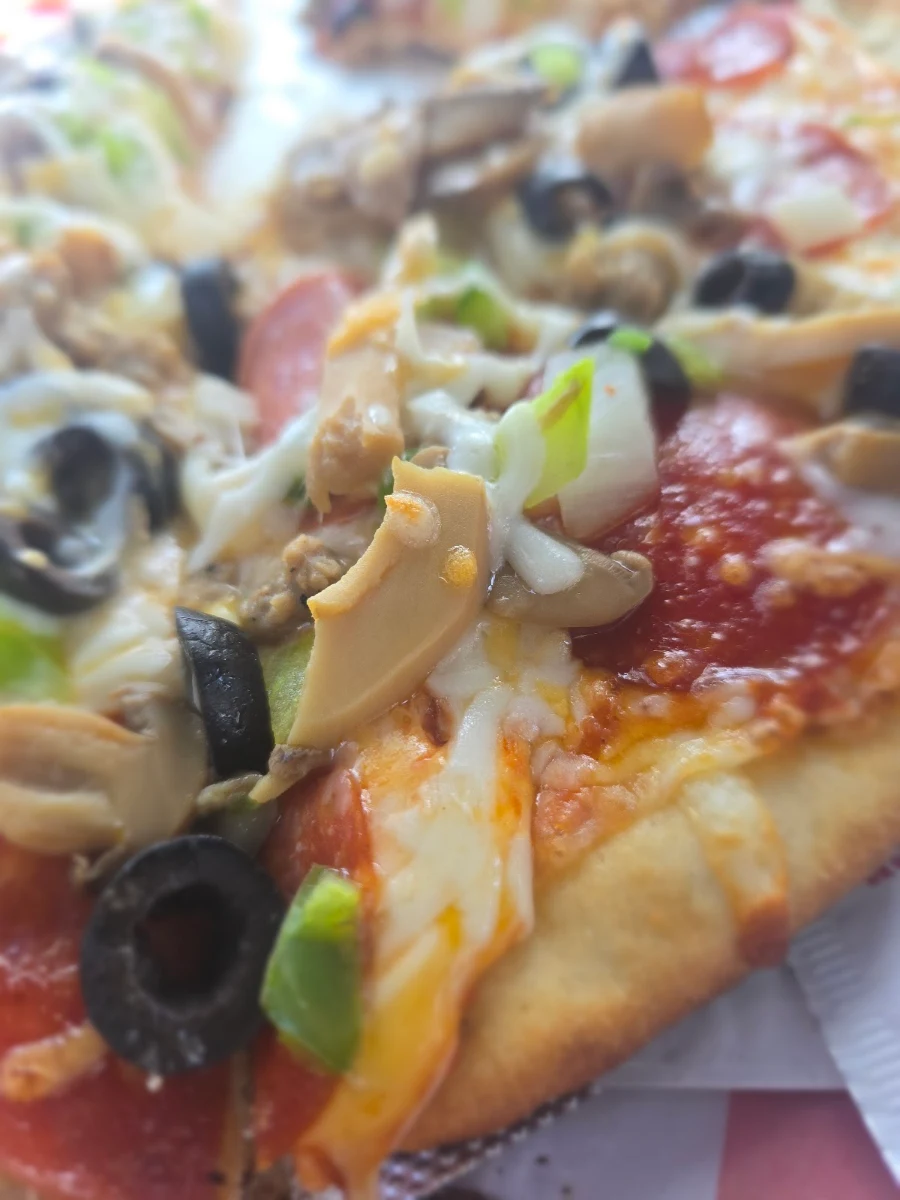 Deluxe Pizza