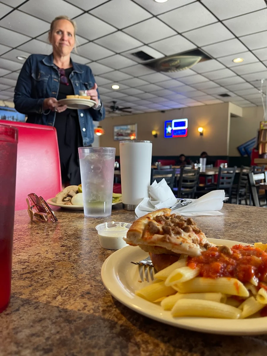 Mamas Pizza Slice Pasta Primavera