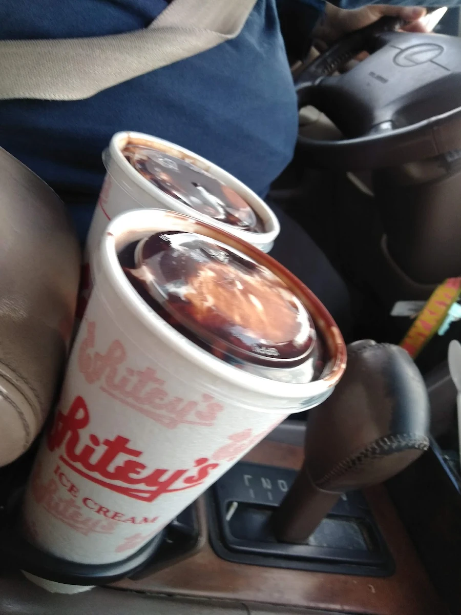 2 Hot Fudge Chocolate Boston's a Sundae on a Shake
