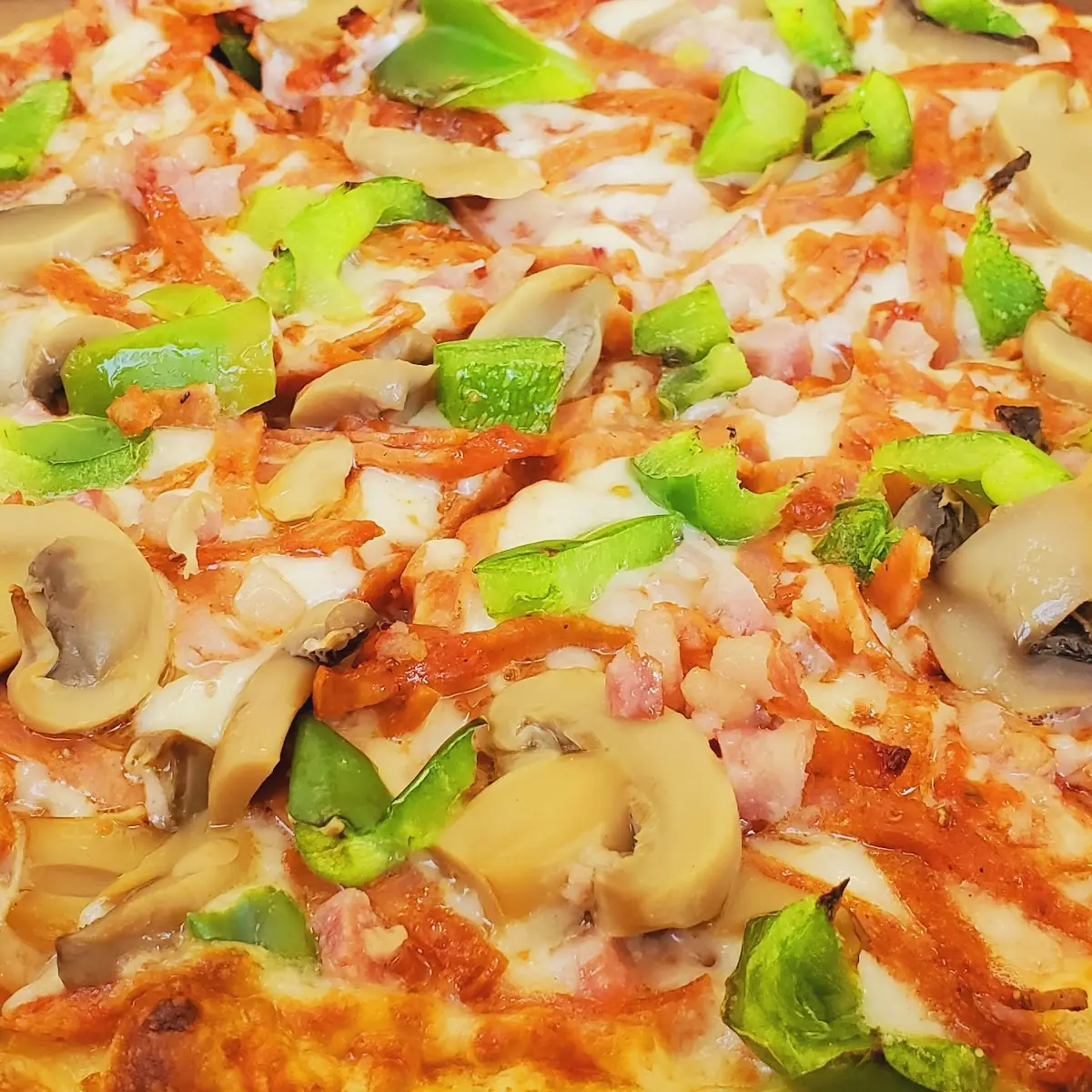 Pepperoni Pizza w Mushrooms and Bacon