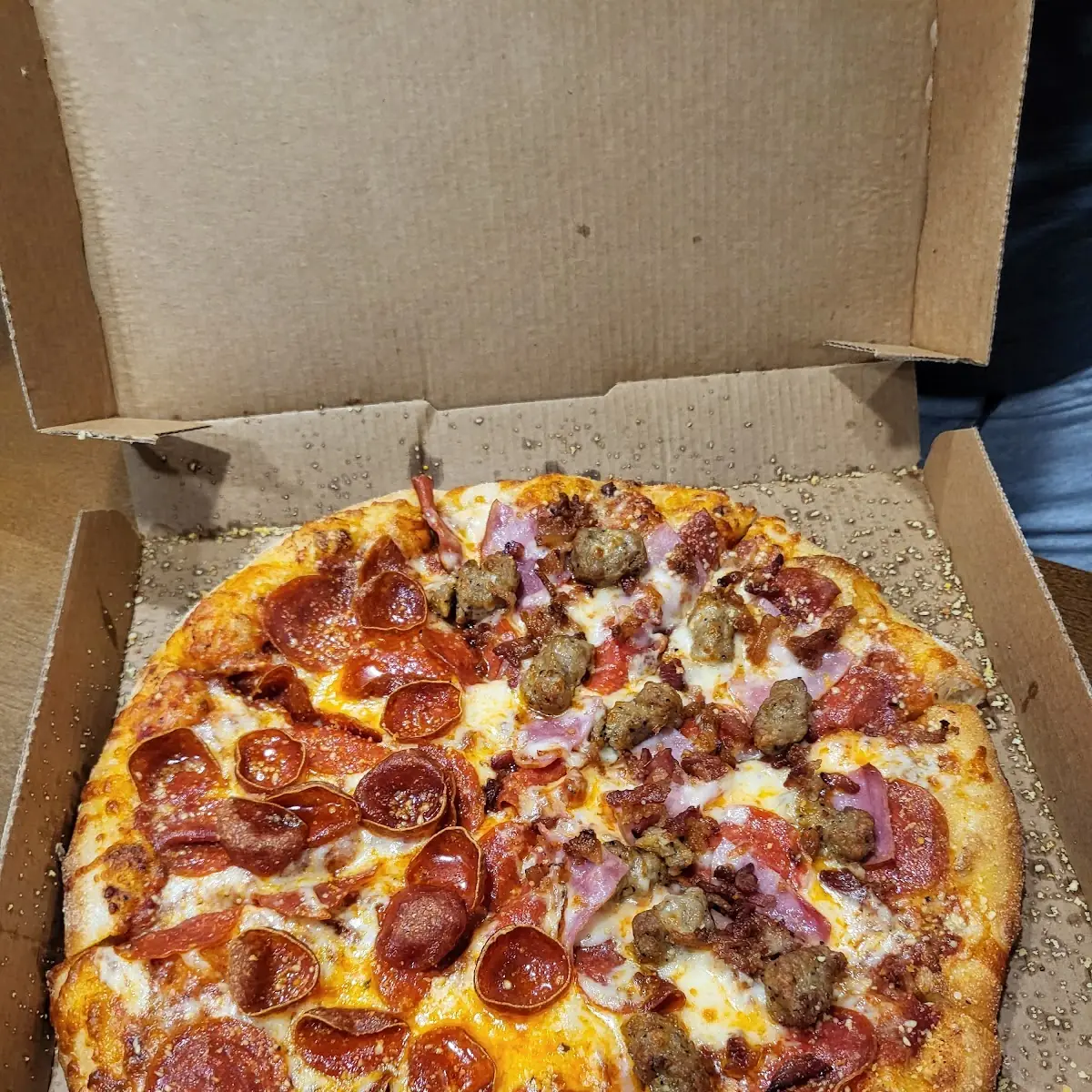 Half Meat Lovers Half Pepperoni Magnifico
