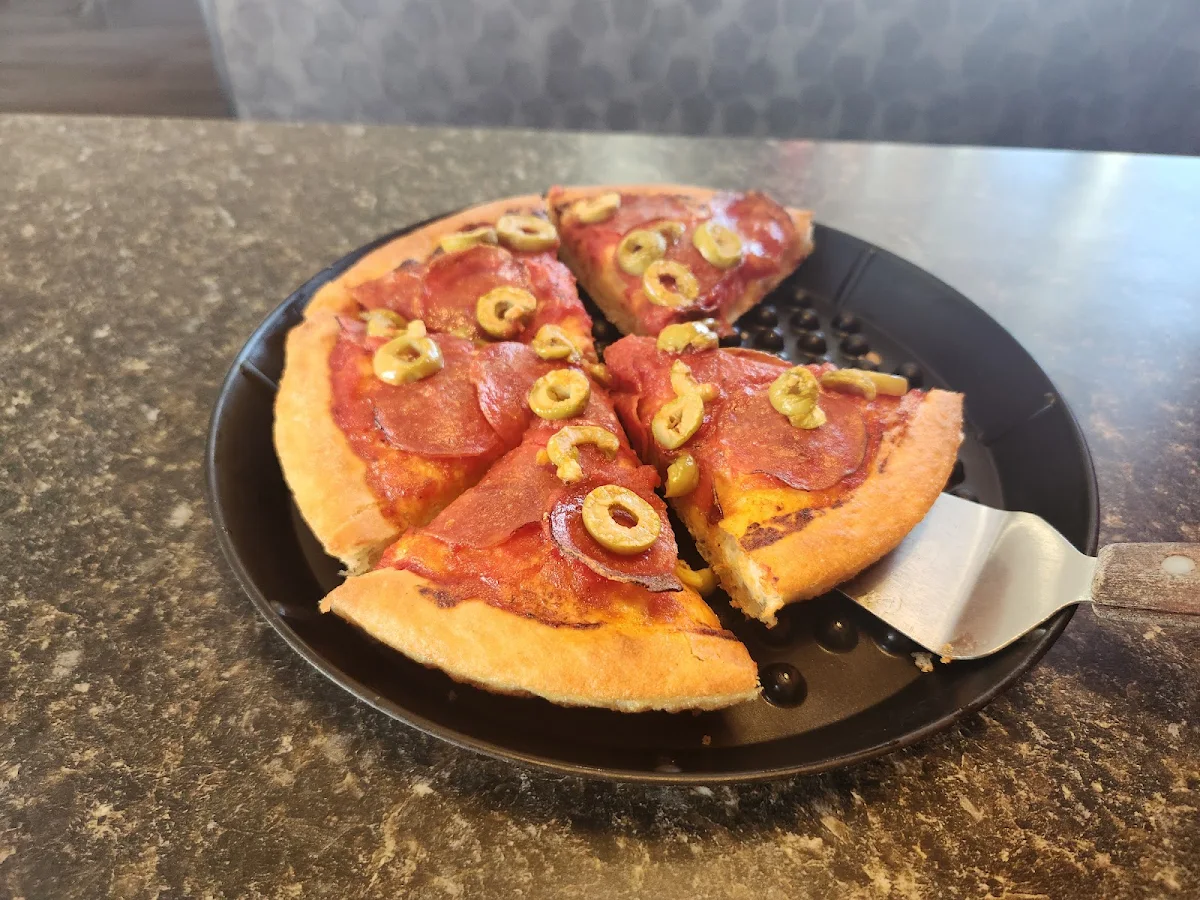 Pepperoni & Olives Pan Pizza
