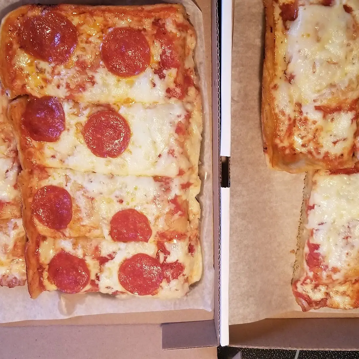 Pepperoni Pizza Pizza w Onions