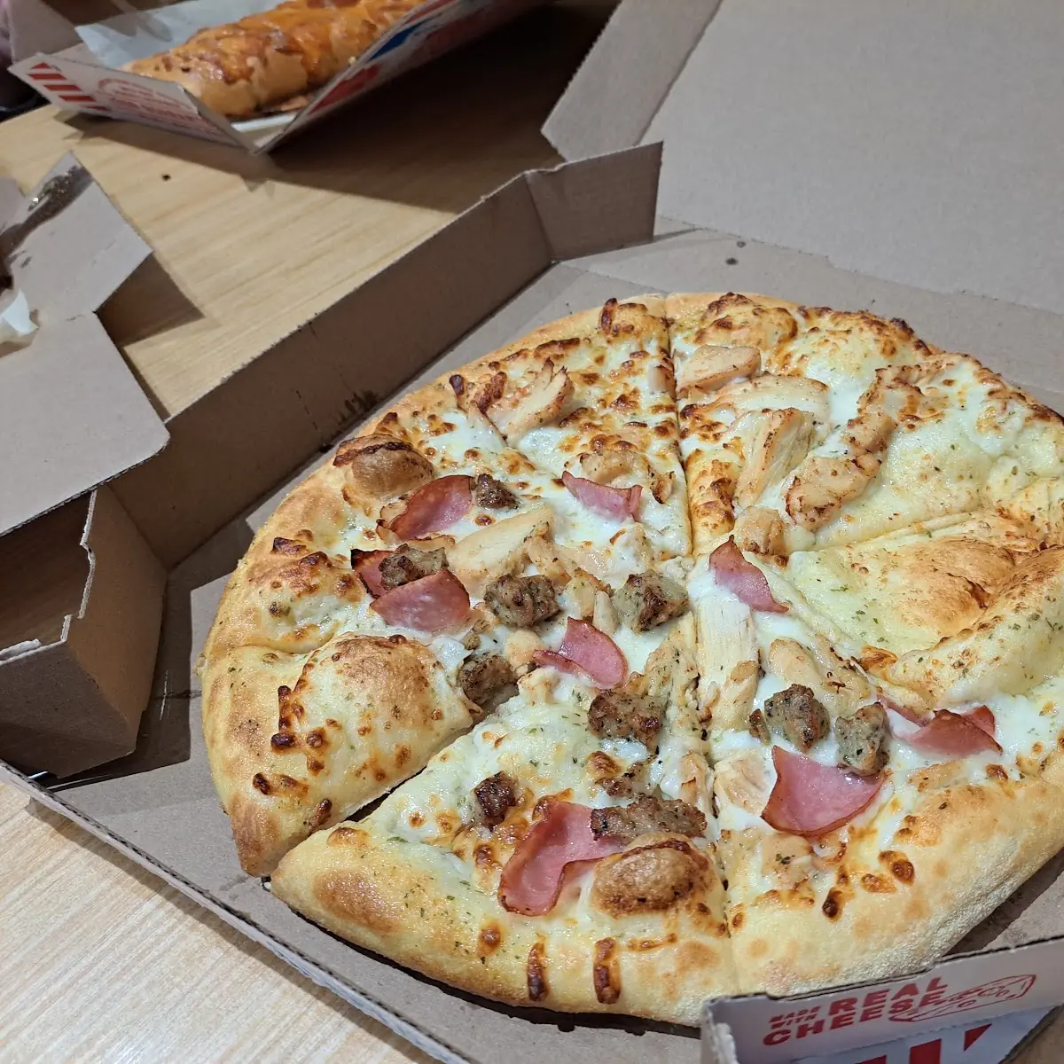 Medium Cheese Pizza Carne