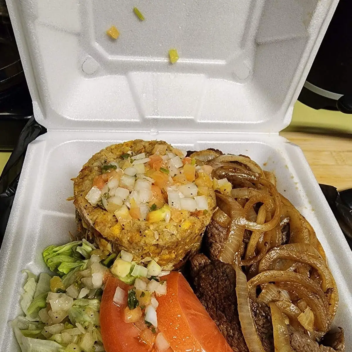 Mofongo Con Bistec Encebollado