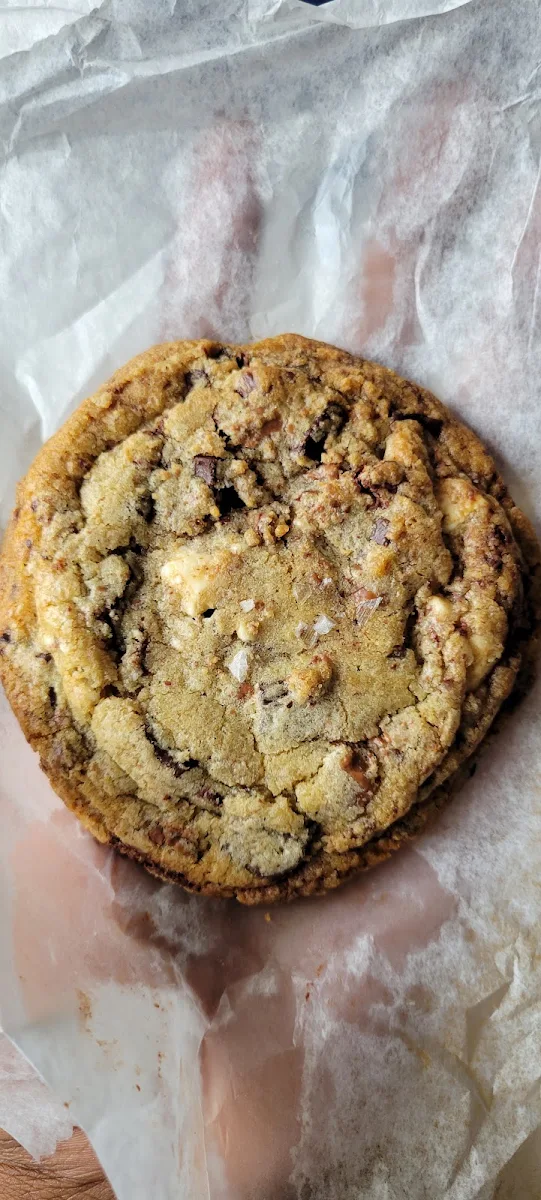 Ultimate Chocolate Chip Cookie