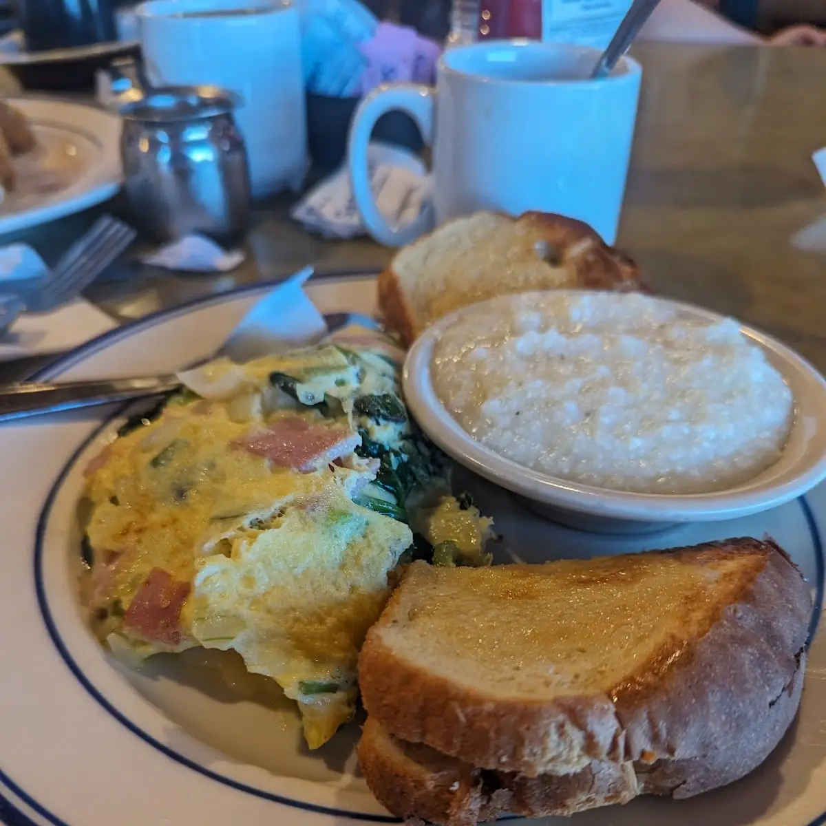 Veggie Omelette with Grits