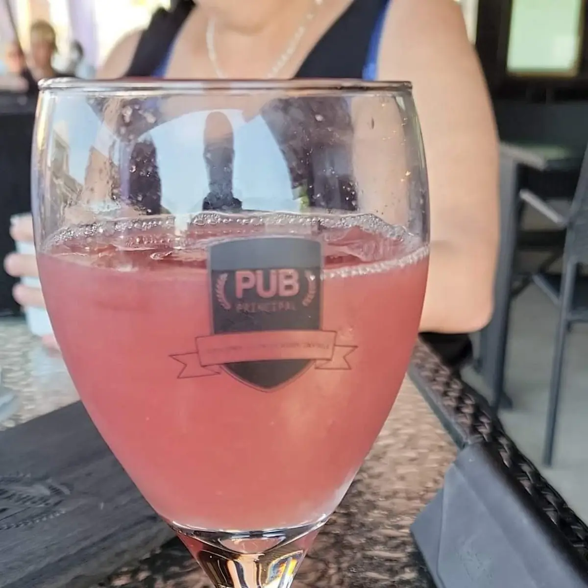 Sangria, Pub Principal