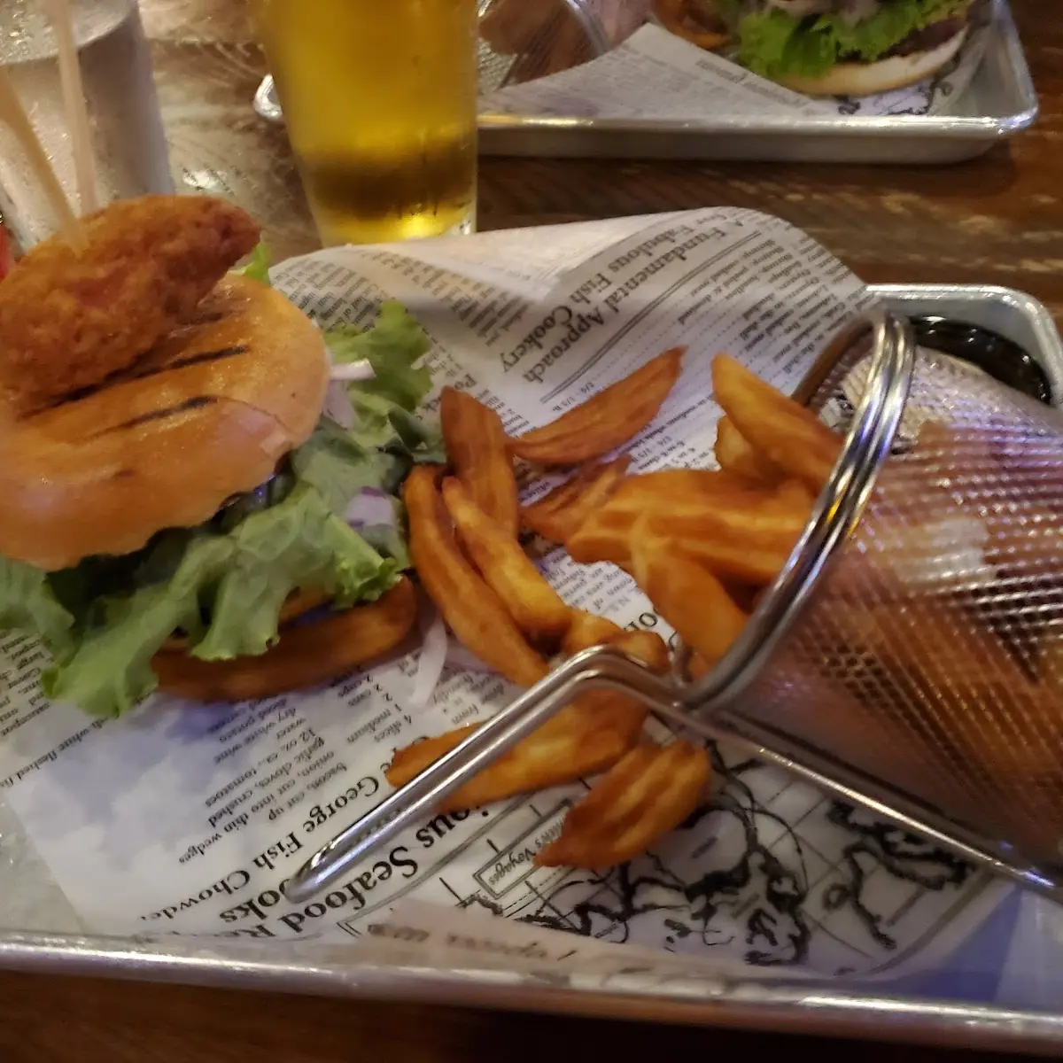 The Burger, Pub Principal