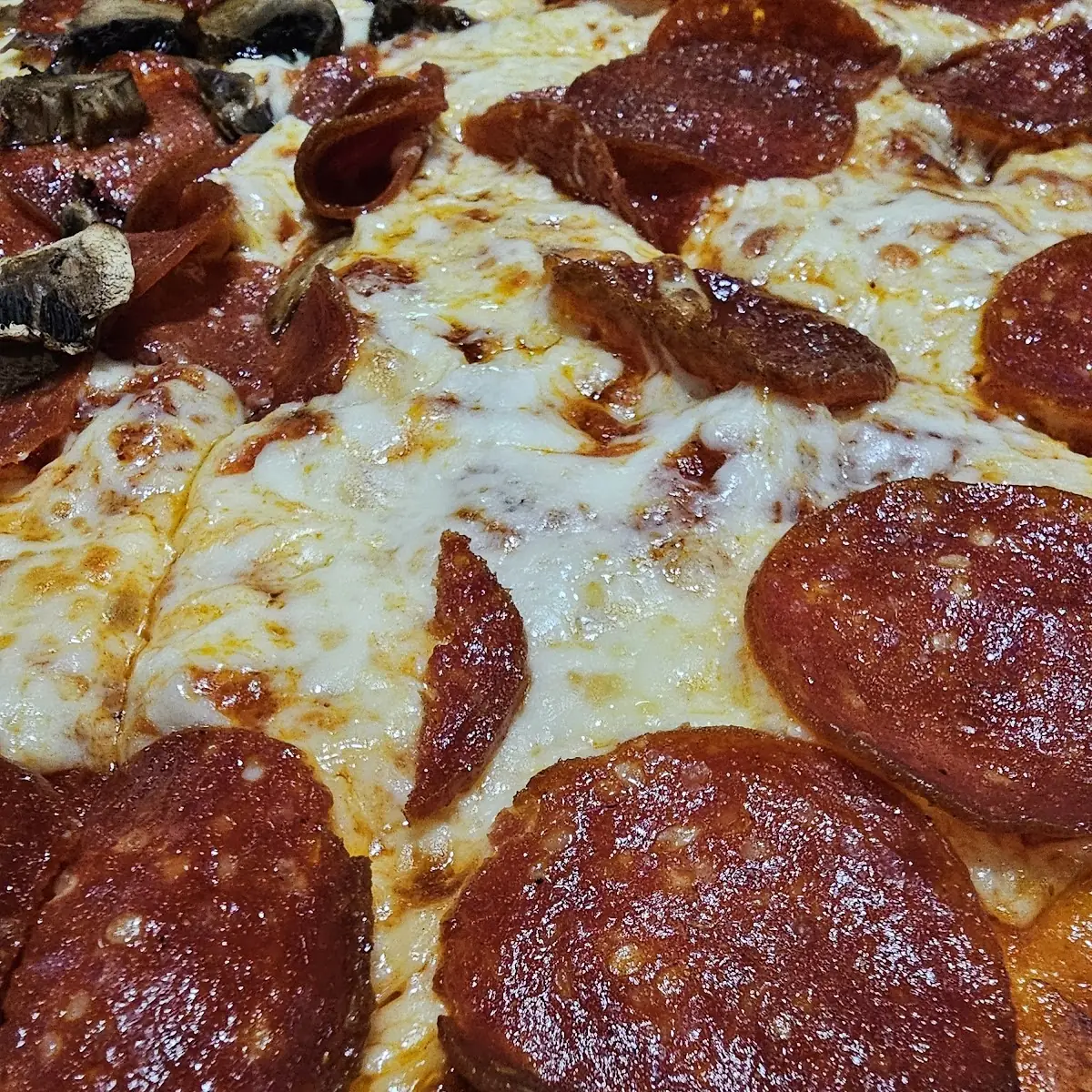Thin Crust Pepperoni Pizza