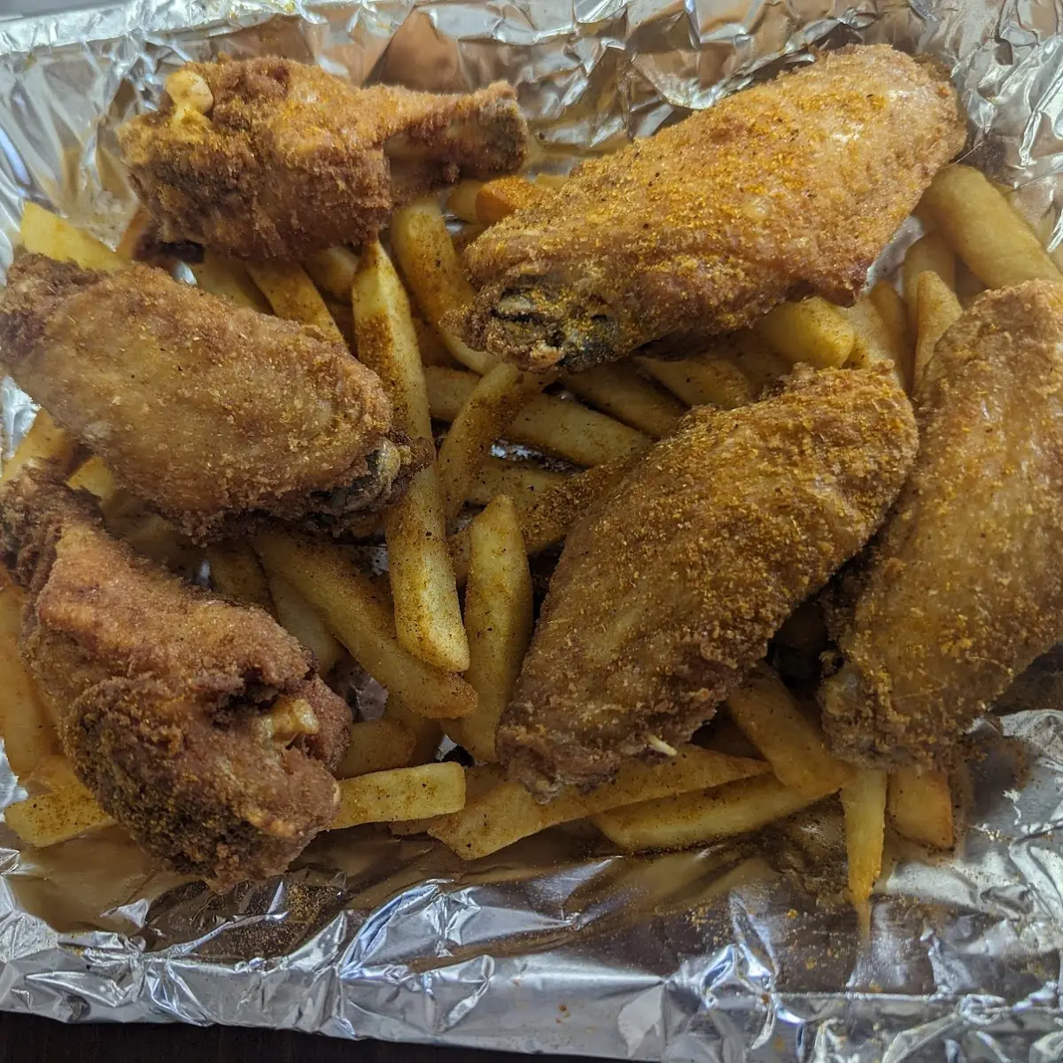 Chicken Wings with Fries